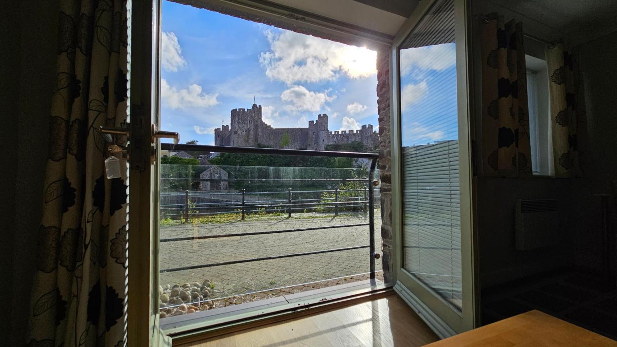 Castle Pond House Leilighet Pembroke Eksteriør bilde